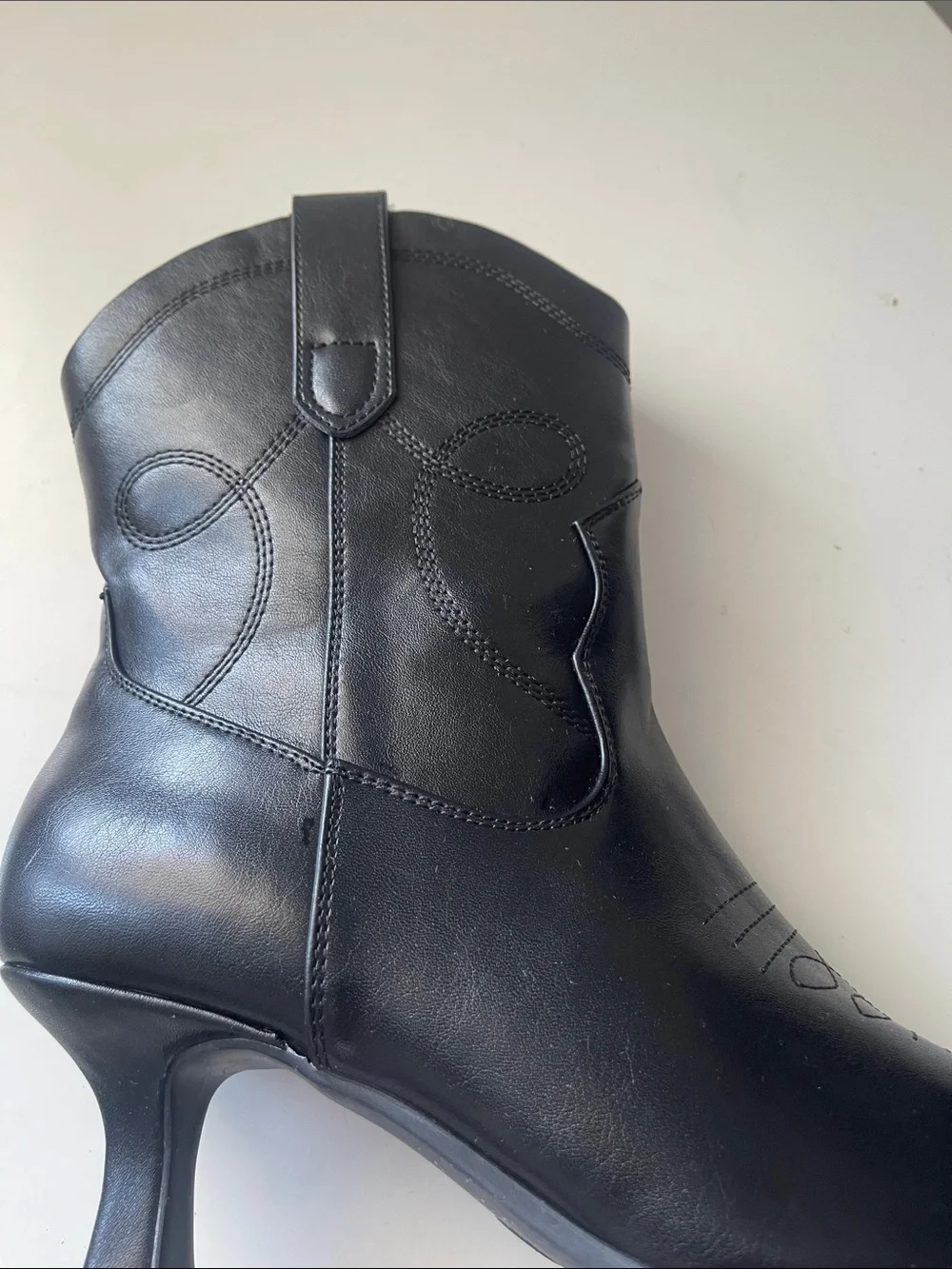 Universal Thread Women's Black Pointed-Toe Western Ankle Boots